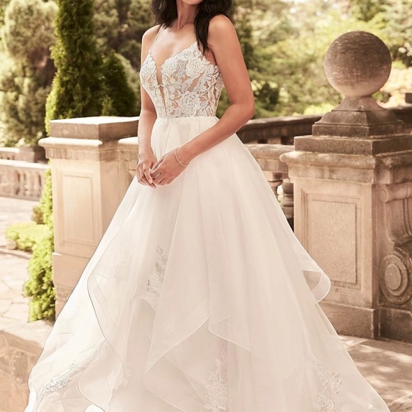 Wedding Dress for Sale! - Picture 4 of 6